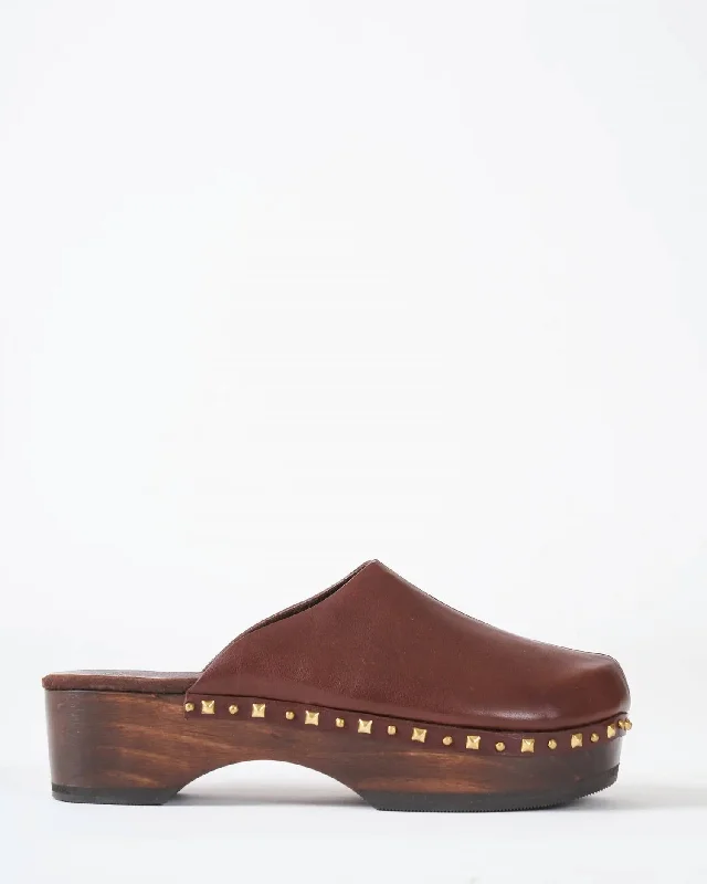 Sandals for summer vibes-Women's Scout Clog Sandals In Brown Nappa